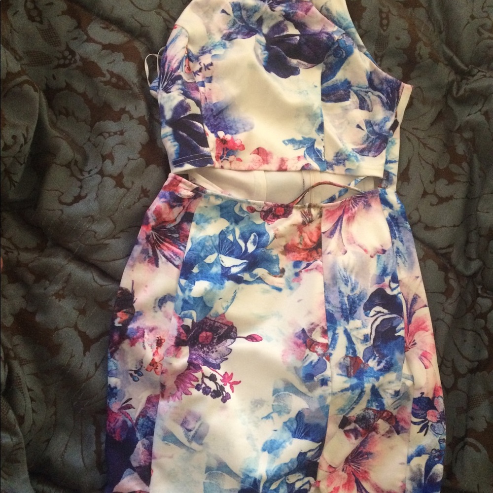 Dress - Picture 2 of 3